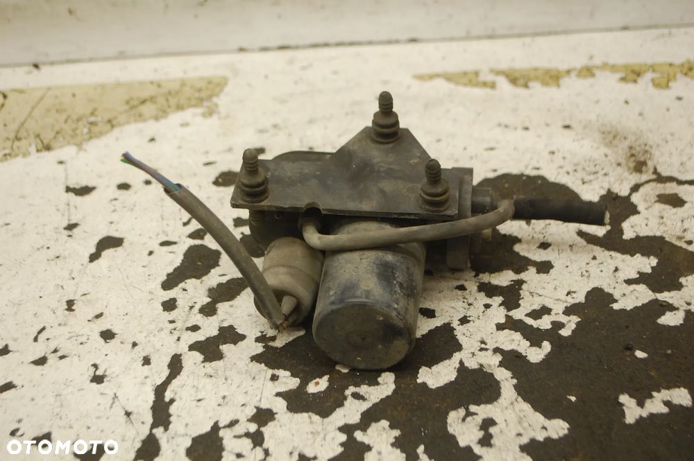 POMPKA TERMOSTATU 811907325 VW PASSAT B5 1.8 AUDI - 4