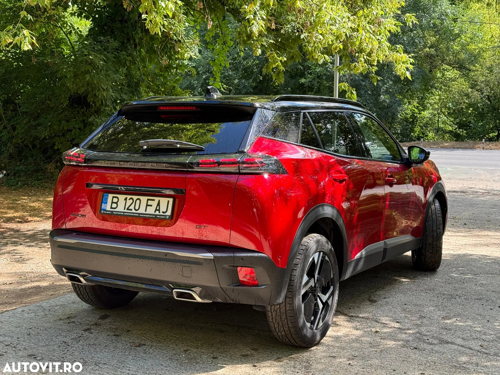 Peugeot 2008 1.2 PureTech EAT8 STT GT - 4