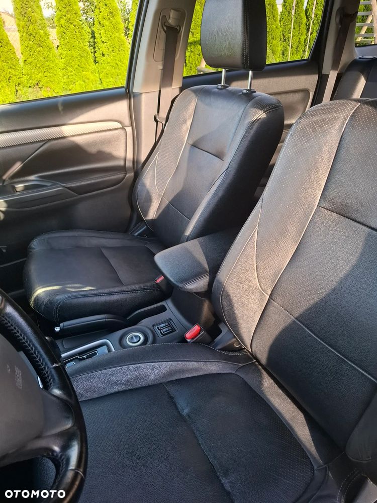 Mitsubishi Outlander 2.2 DID Instyle Navi 4WD - 9