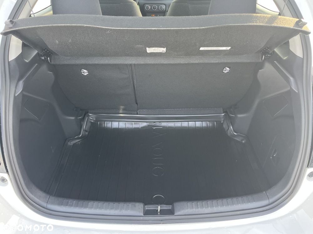 Toyota Yaris - 33