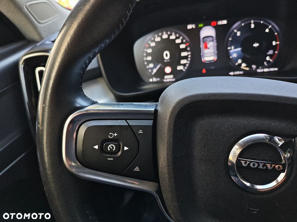 Volvo XC 40 D3 Momentum Pro - 30