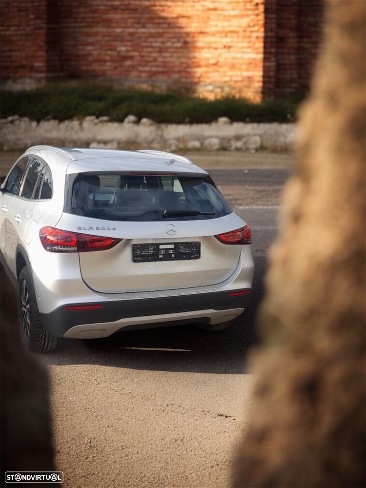 Mercedes-Benz GLA 200 d 8G-DCT Progressive - 4