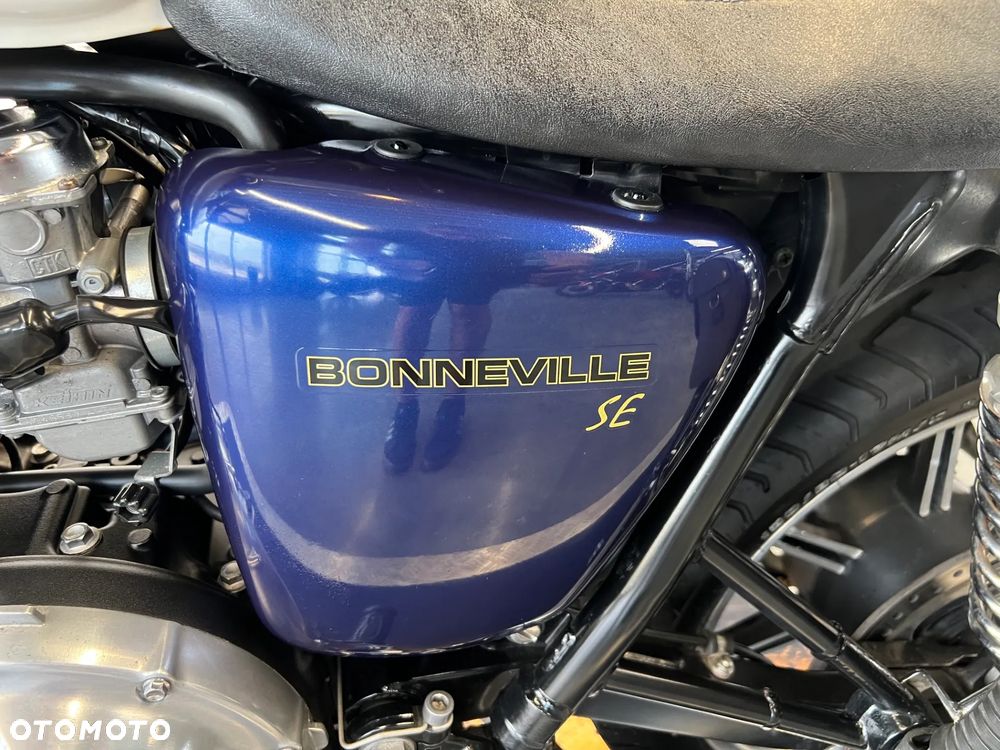 Triumph Bonneville - 18