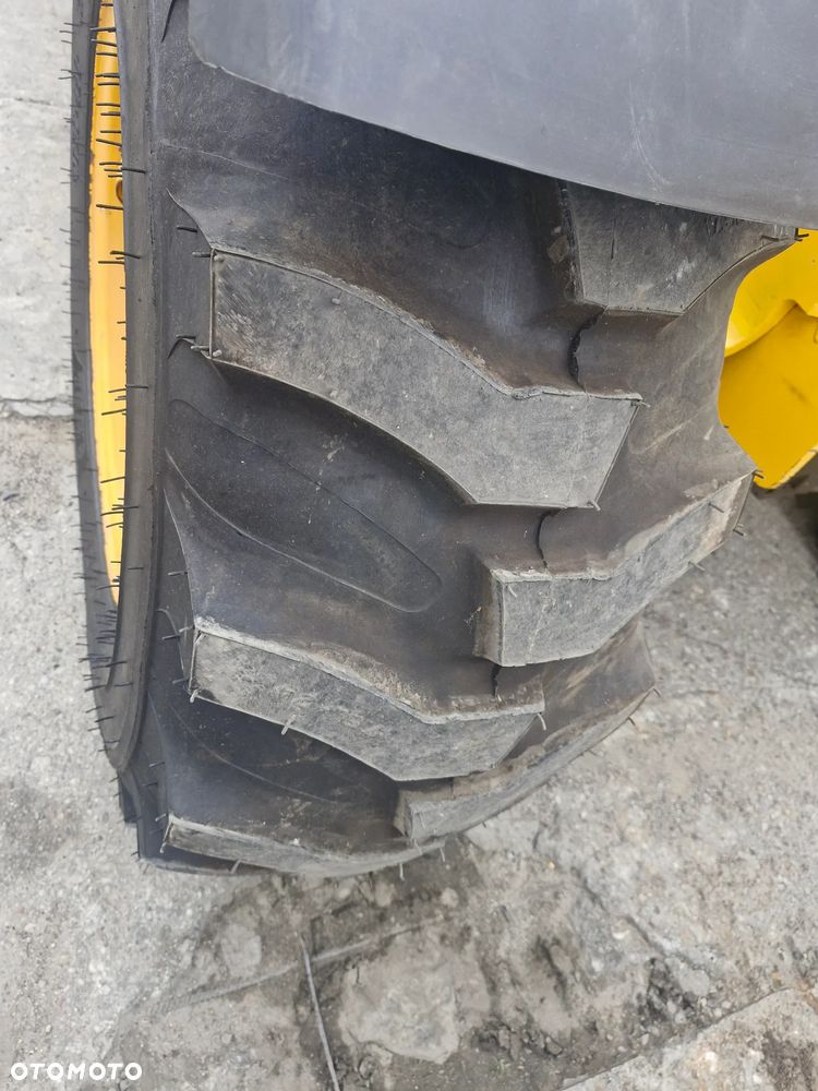 JCB 526-26 - 11