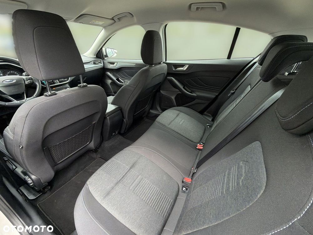 Ford Focus - 32