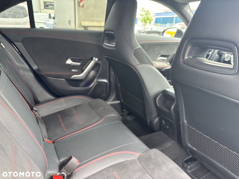 Mercedes-Benz CLA 200 4-Matic AMG Line 8G-DCT - 19