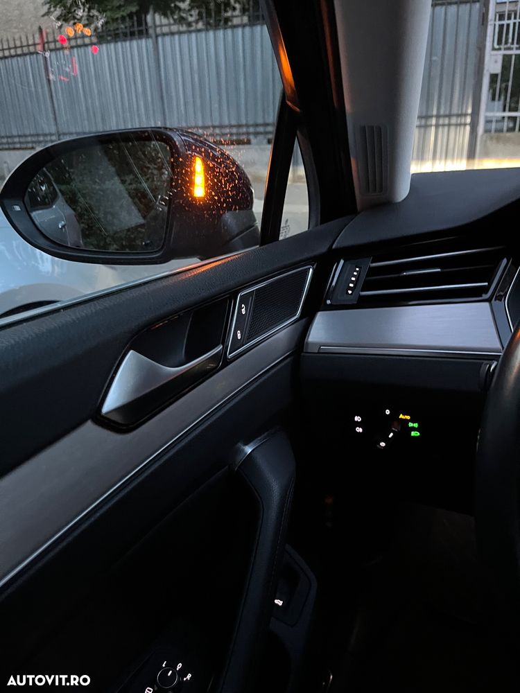 Volkswagen Passat Variant 2.0 TDI DSG 4Motion Highline - 13