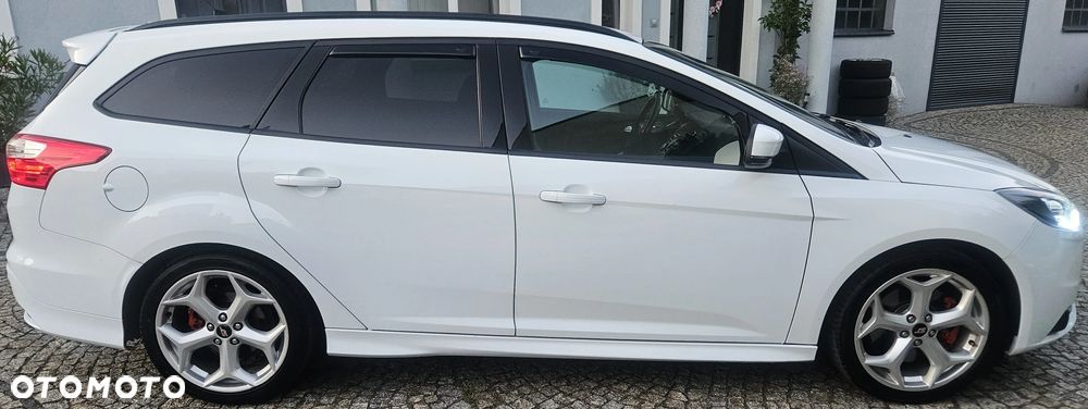Ford Focus 2.0 EcoBoost ST mit Leder-Sport-Paket - 8