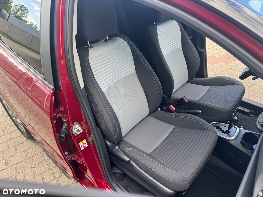 Toyota Yaris Hybrid 100 Premium - 10