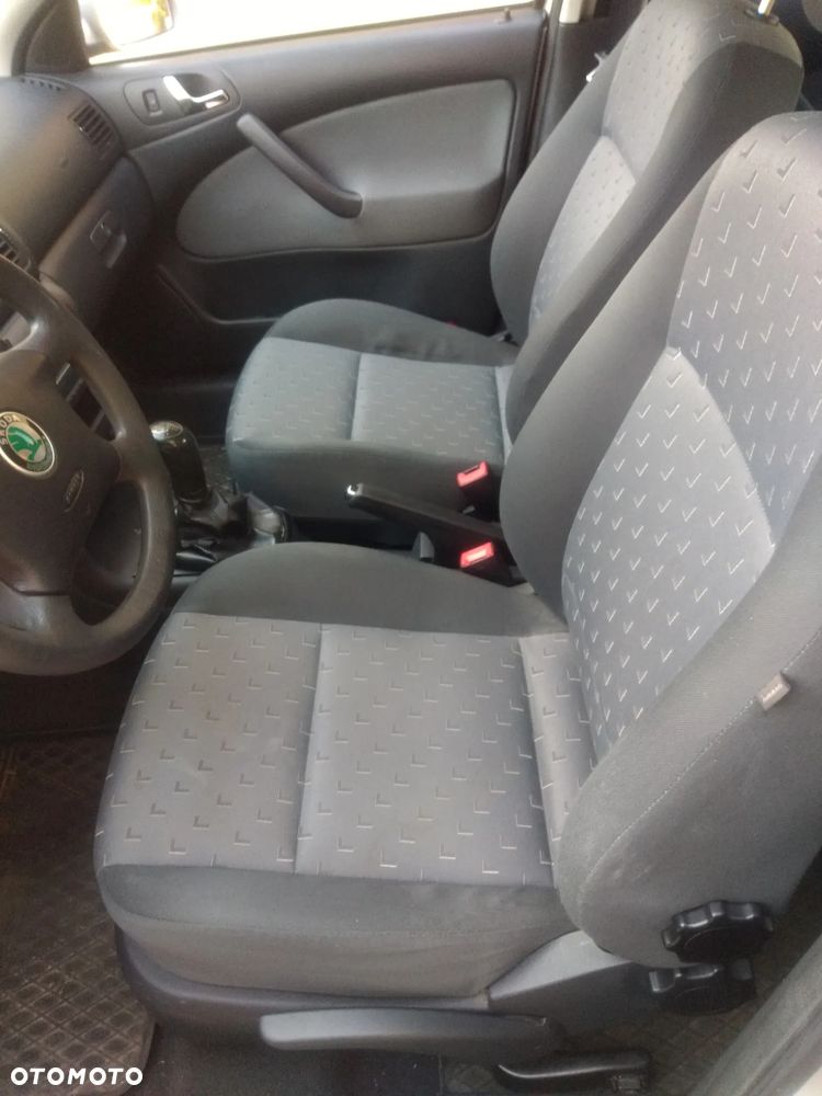Skoda Octavia 1.6 Tour - 6