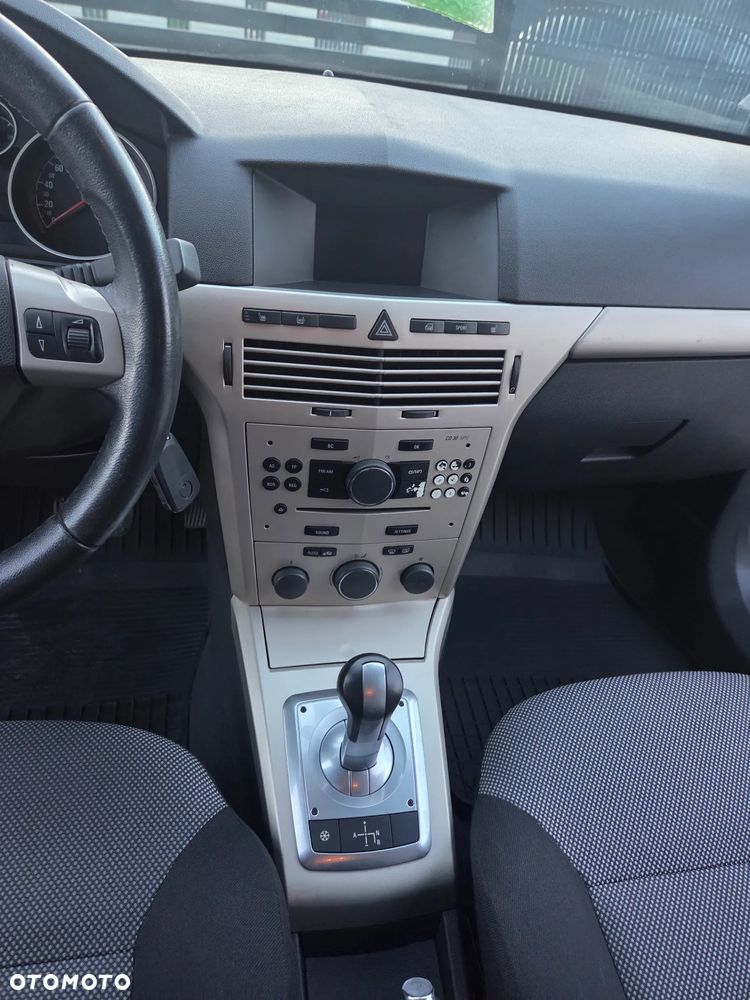 Opel Astra 1.6 Automatik Design Edition - 28
