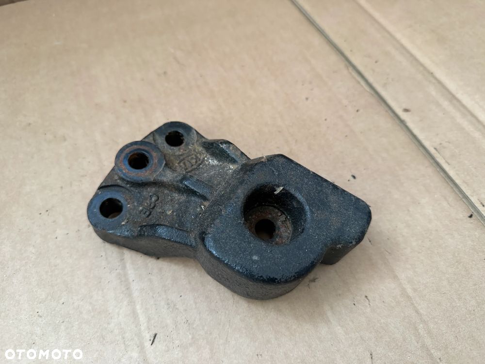 Łapa silnika Kia Carnival 2.9 CRDI 21815-4D200 - 1