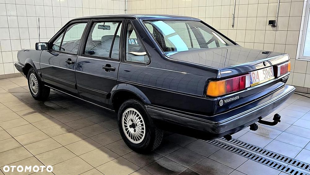 Volkswagen Passat - 4