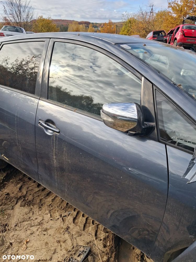 Mitsubishi grandis 06 drzwi prawy przod A72A - 3