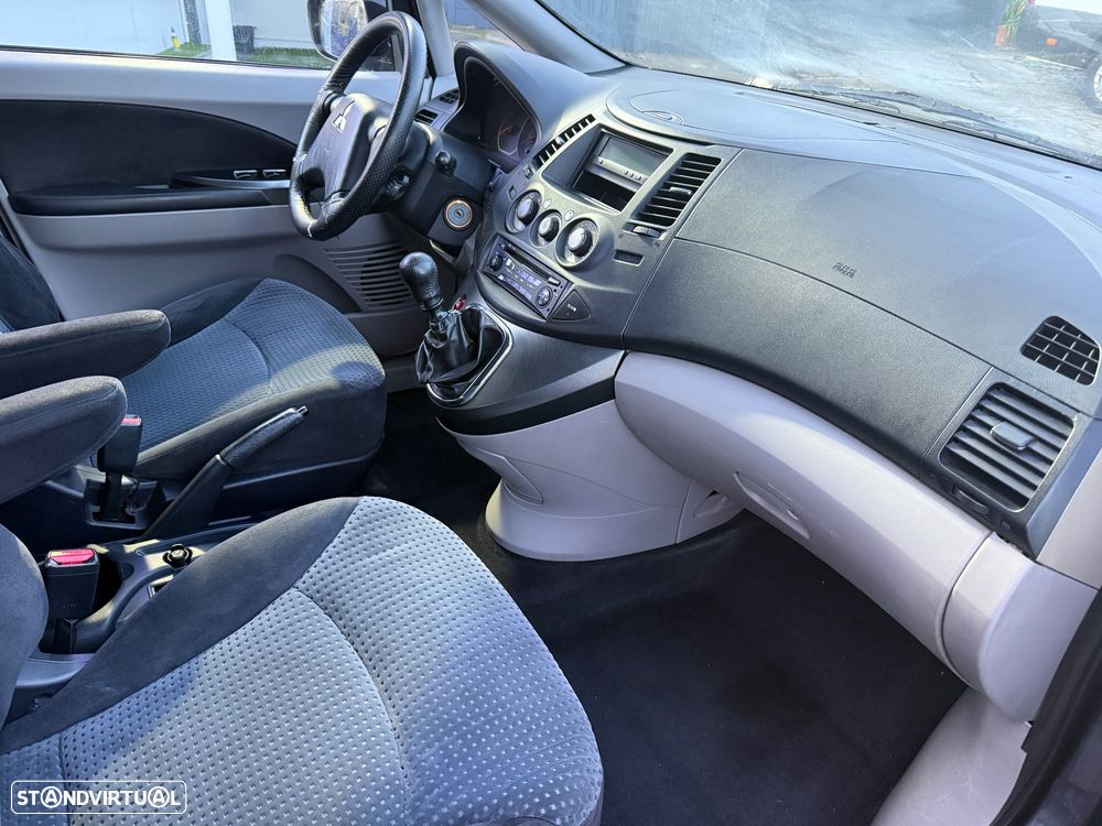 Mitsubishi Grandis 2.0 DI-D Sport - 14