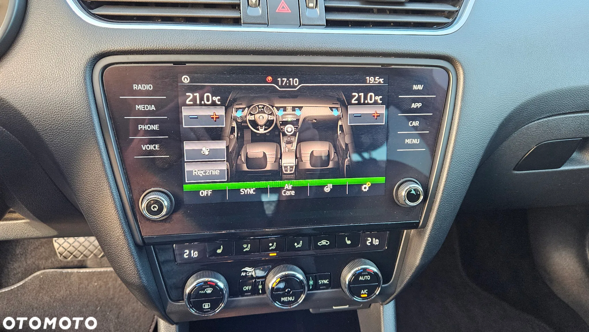 Skoda Octavia Combi 2.0 TDI 4x4 DSG Scout - 26