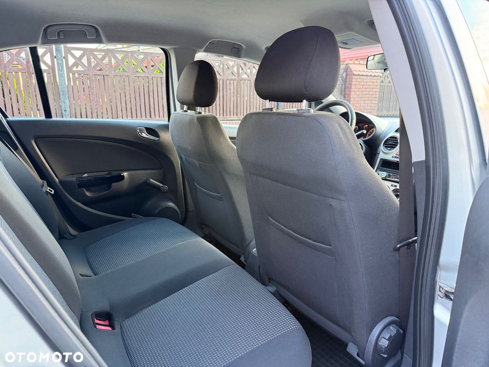 Opel Corsa 1.2 16V Essentia - 18