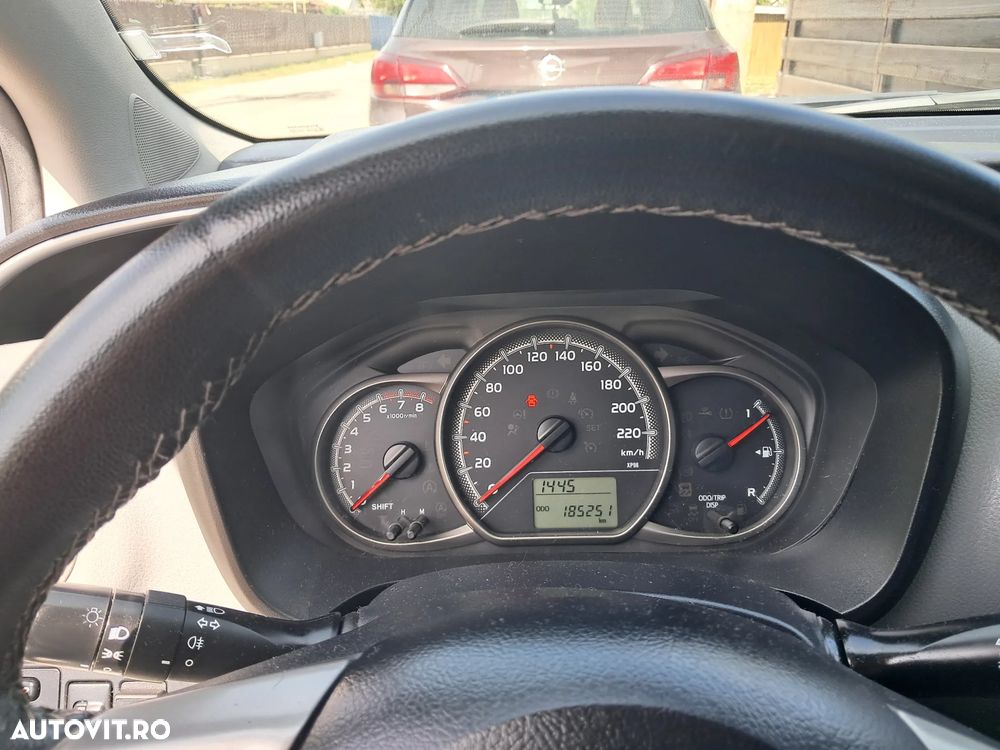 Toyota Yaris 1.3 VVT-i Luna - 6