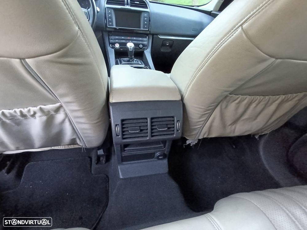 Jaguar F-Pace 2.0 i4D Prestige - 30