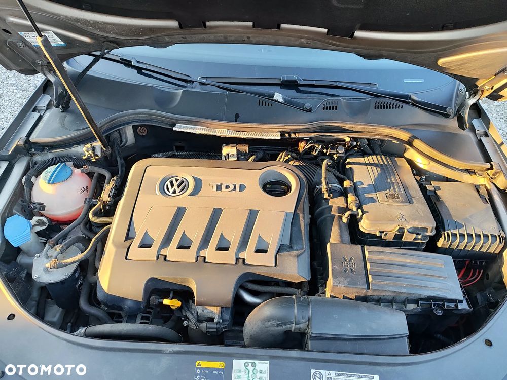 Volkswagen Passat - 32
