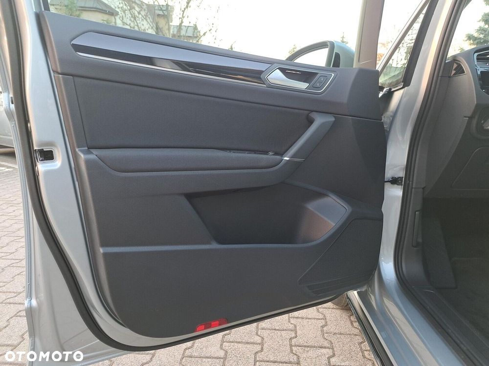 Volkswagen Touran - 10