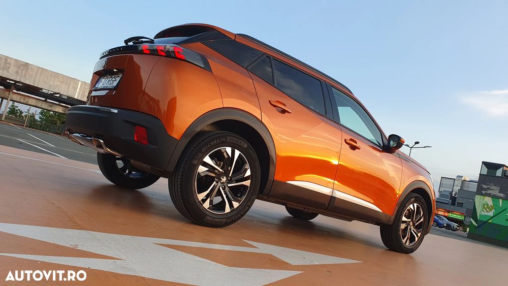 Peugeot 2008 1.2 PureTech EAT8 STT GT - 32