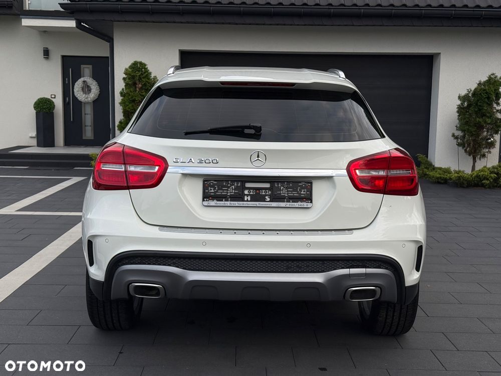 Mercedes-Benz GLA 200 AMG Line - 9