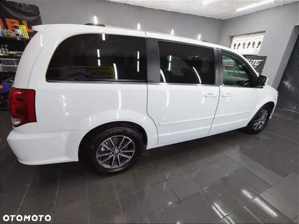 Dodge Grand Caravan - 8