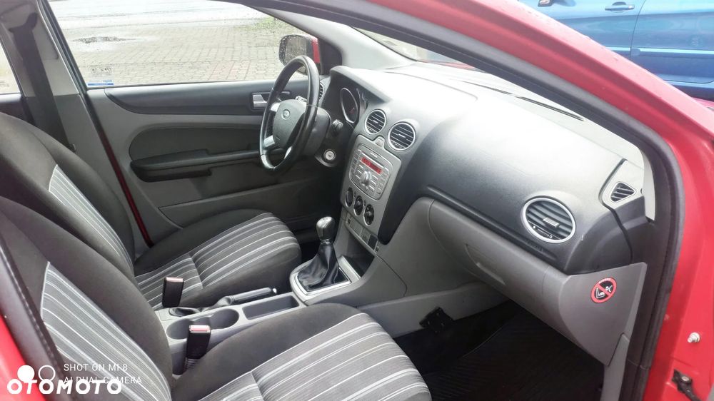 Ford Focus 1.8 Style+ - 8