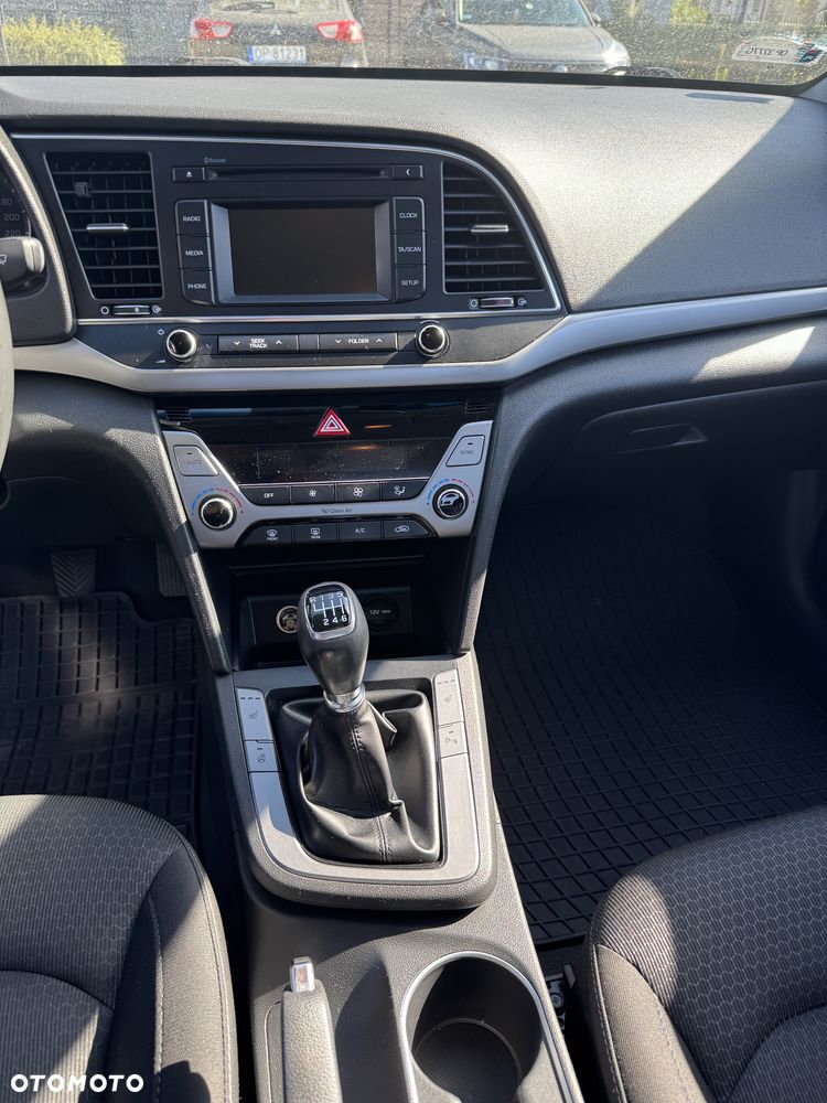 Hyundai Elantra 1.6 CRDi Classic + - 12