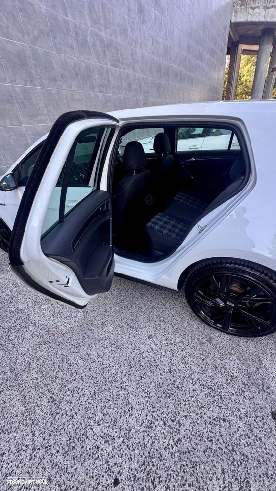 VW Golf - 8