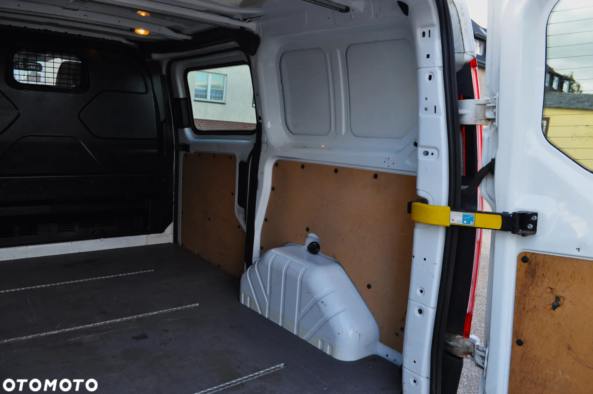 Ford TRANSIT CUSTOM - 12