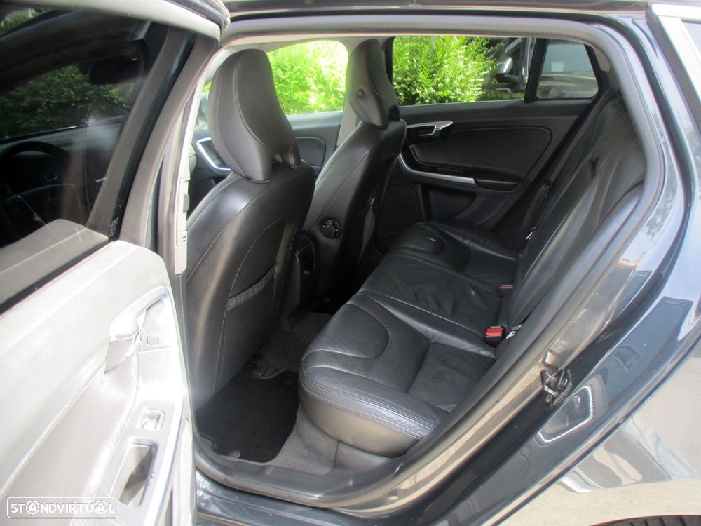 Volvo V60 DRIVe Momentum - 34