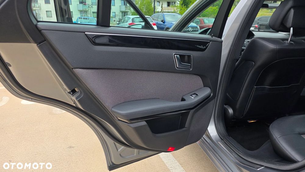 Mercedes-Benz Klasa E 200 CGI BlueEFFICIENCY 7G-TRONIC Avantgarde - 14