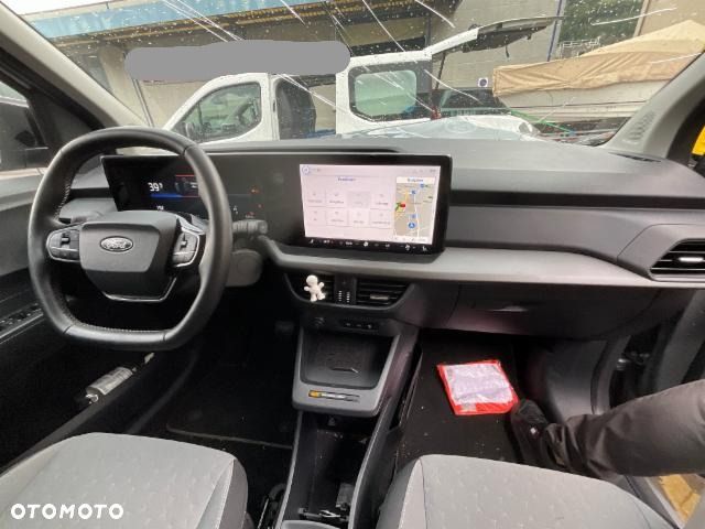 Ford E-Tourneo Courier 54 kWh TITANIUM - 12