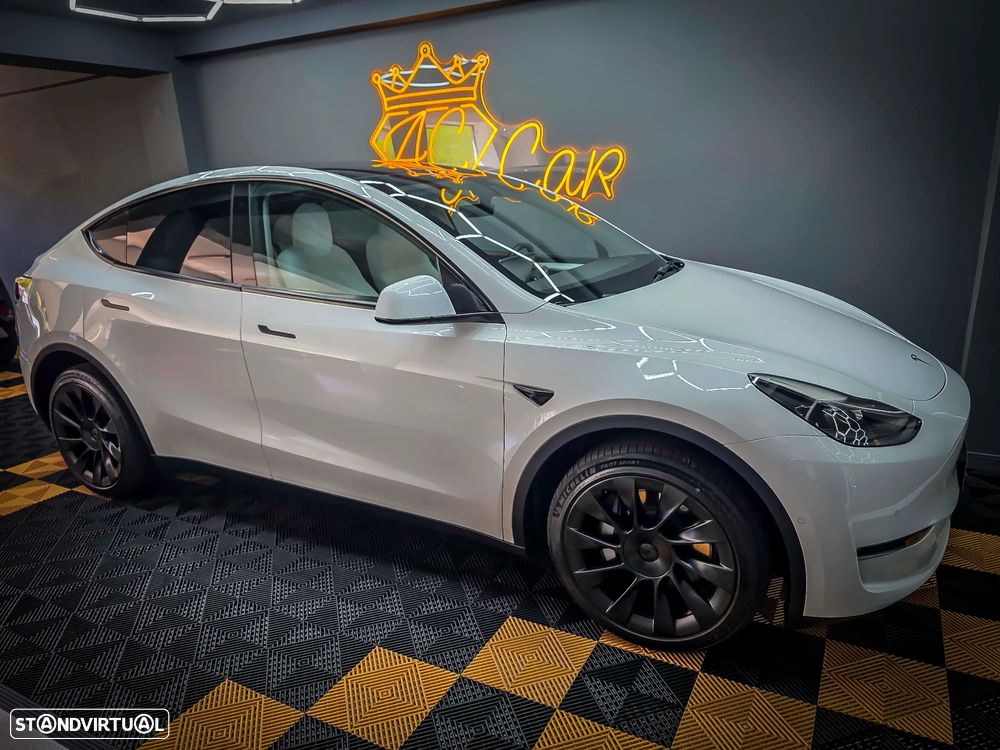 Tesla Model Y Long Range Dual Motor AWD - 8