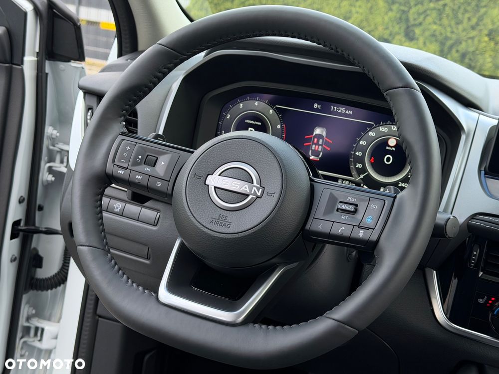 Nissan Qashqai 1.3 DIG-T N-Connecta DCT - 23