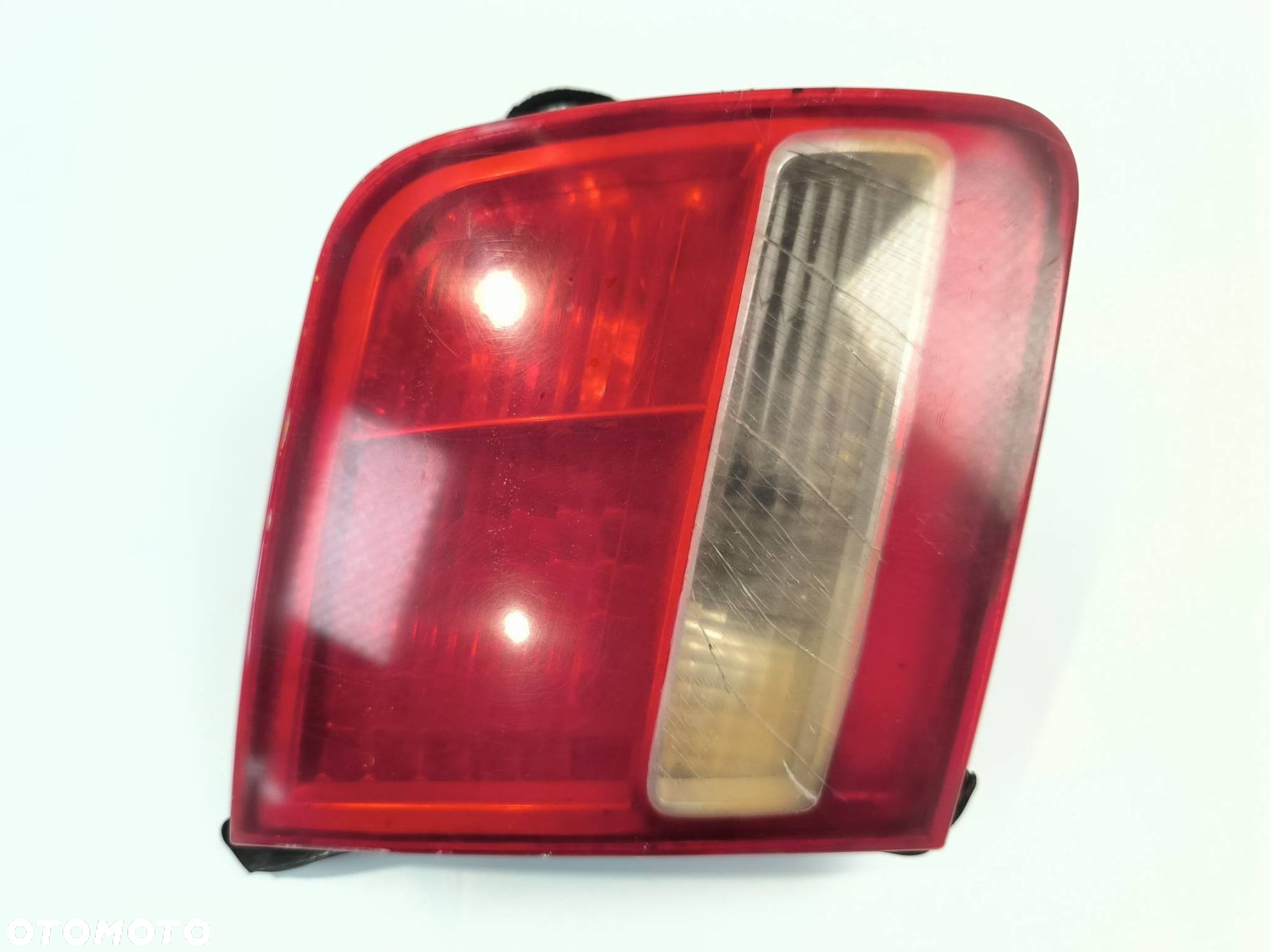 LAMPA W KLAPE LEWA AUDI A8 D3 4E0945093C - 3