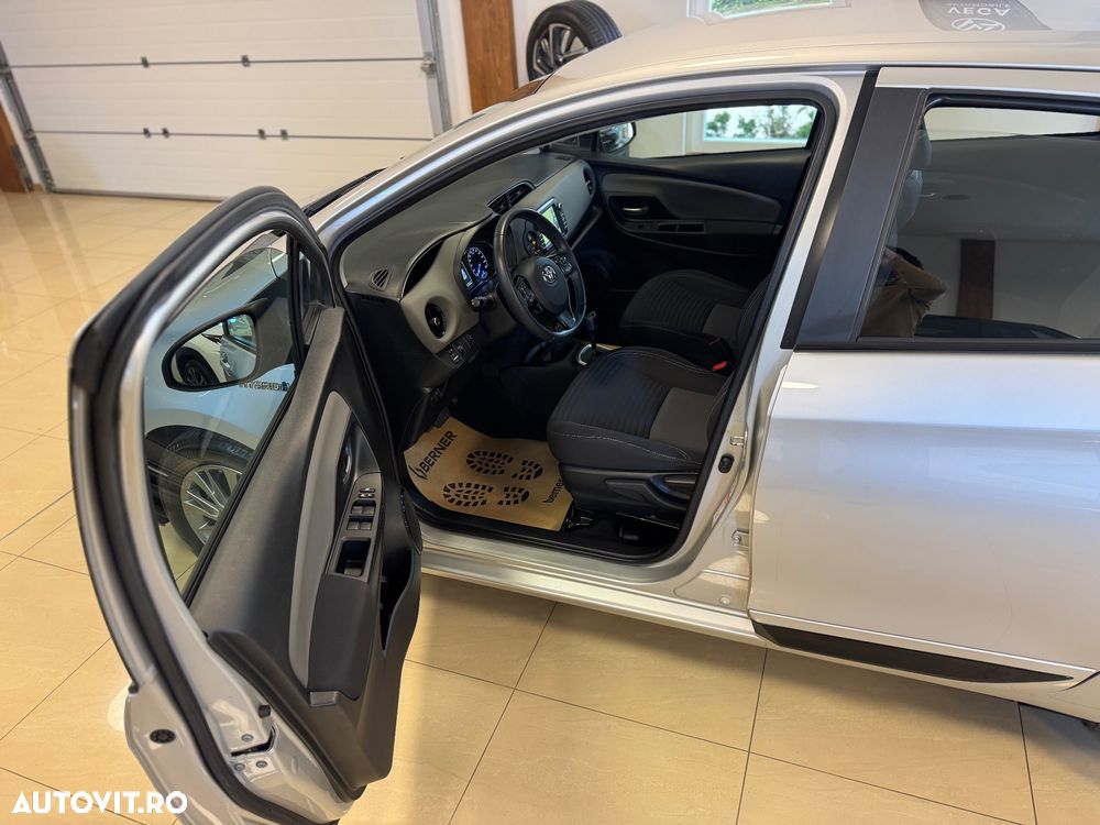Toyota Yaris 1.5 VVT-i HSD Dynamic - 8