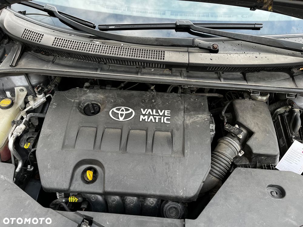 Toyota Avensis 1.8 Comfort - 23