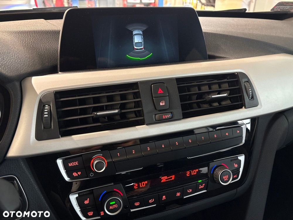 BMW Seria 3 320i GPF xDrive - 23