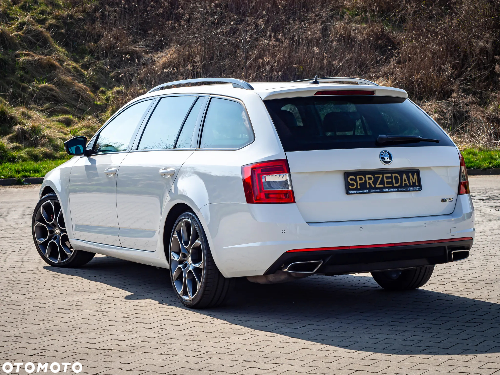 Skoda Octavia Combi 2.0 TDI DSG RS - 2