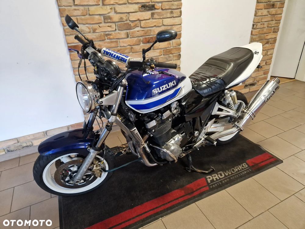 Suzuki GSX - 23