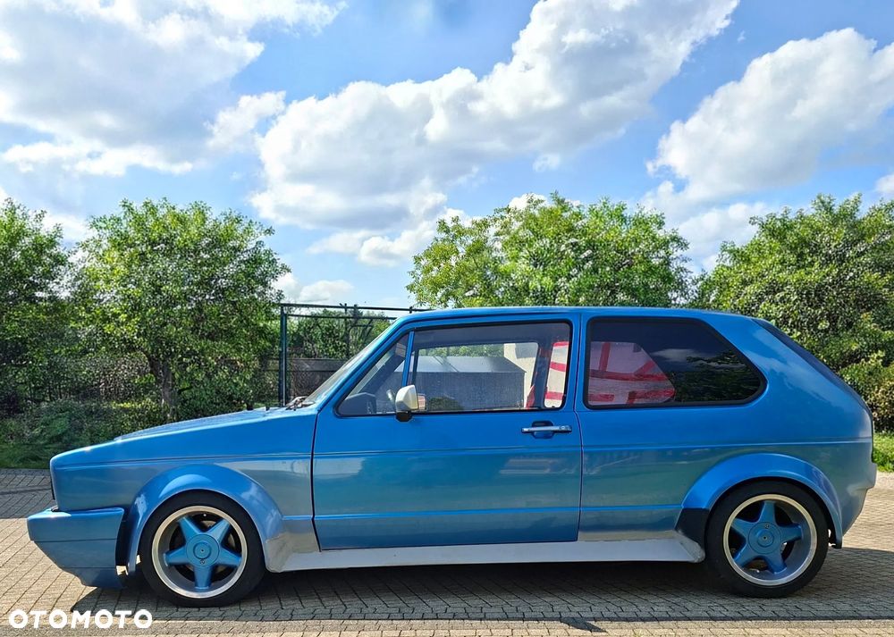 Volkswagen Golf - 1