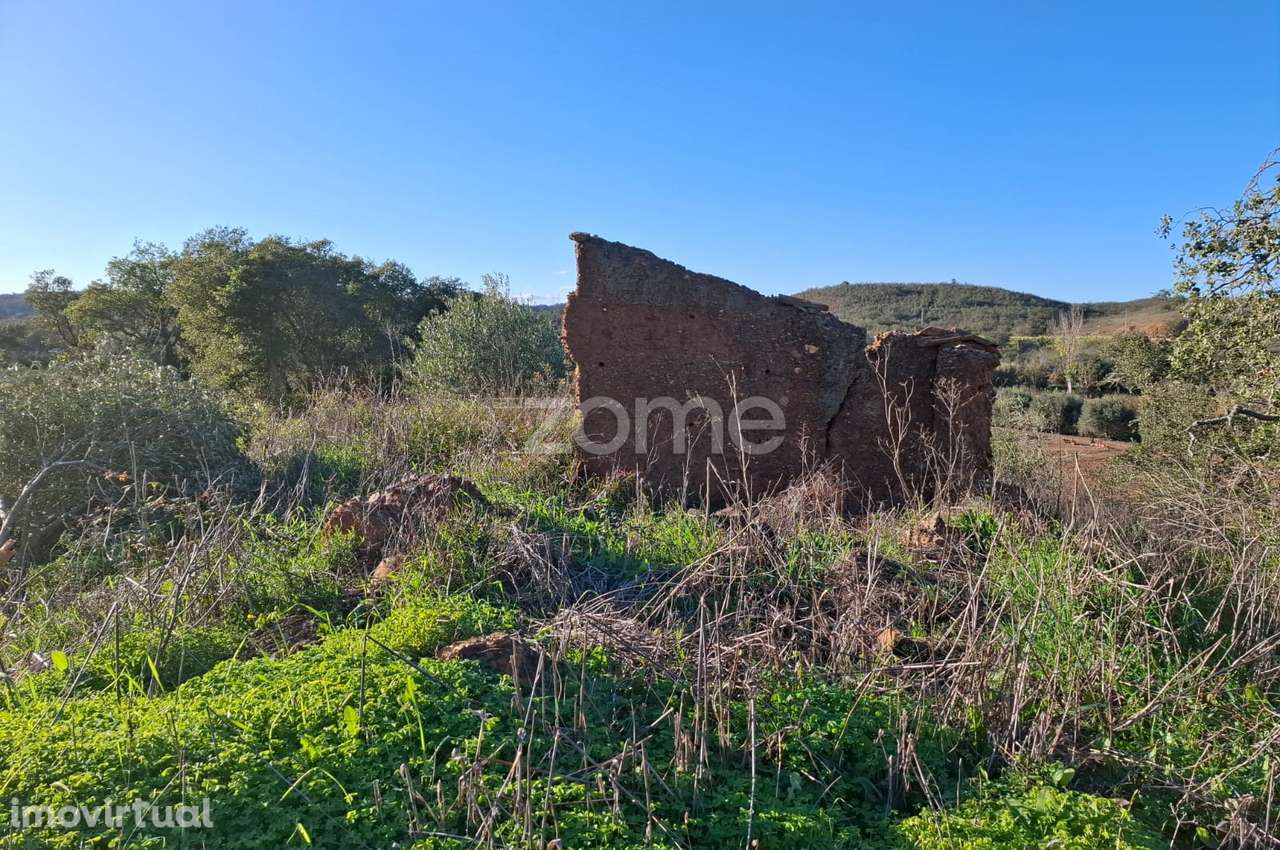 Ruína para recuperar em Ribeira de Arade, Messines + terreno - Grande imagem: 2/23