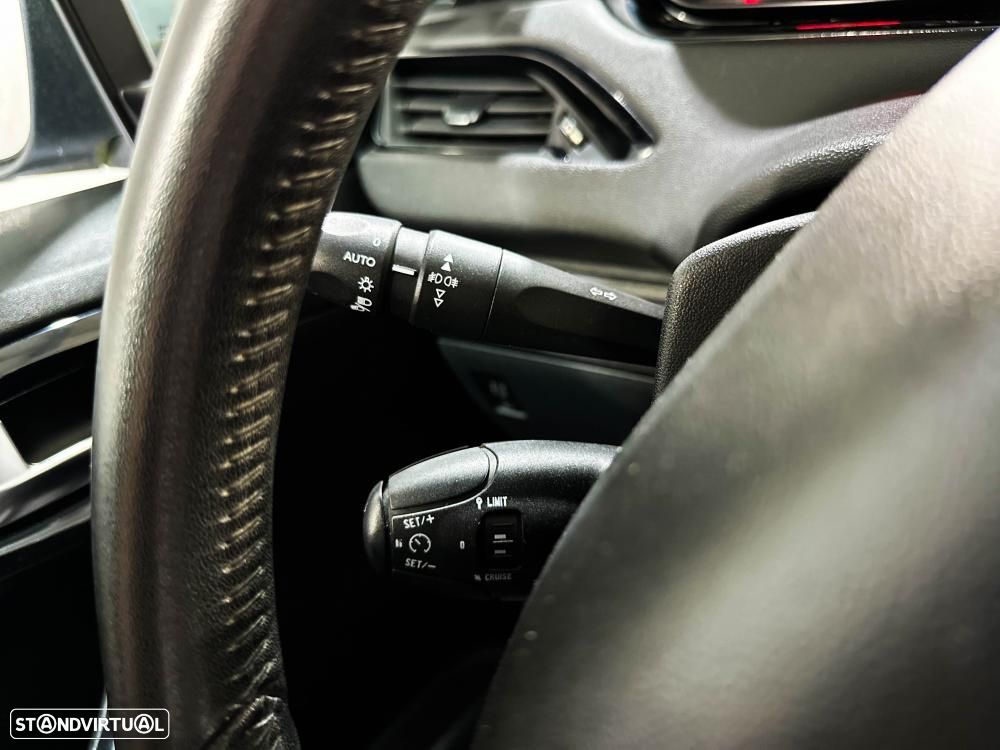 Peugeot 208 1.4 HDi Allure - 42