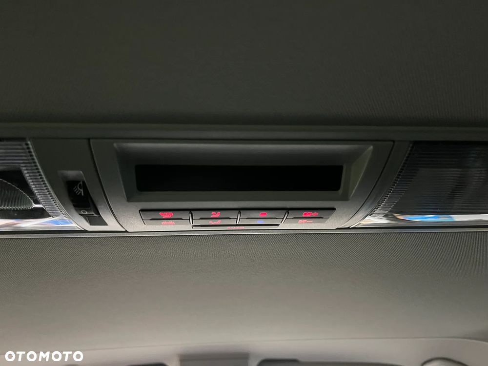 Volkswagen Multivan 2.0 TDI L2 Comfortline - 24