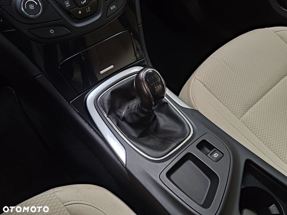 Opel Insignia 1.6 T Cosmo S&S - 8