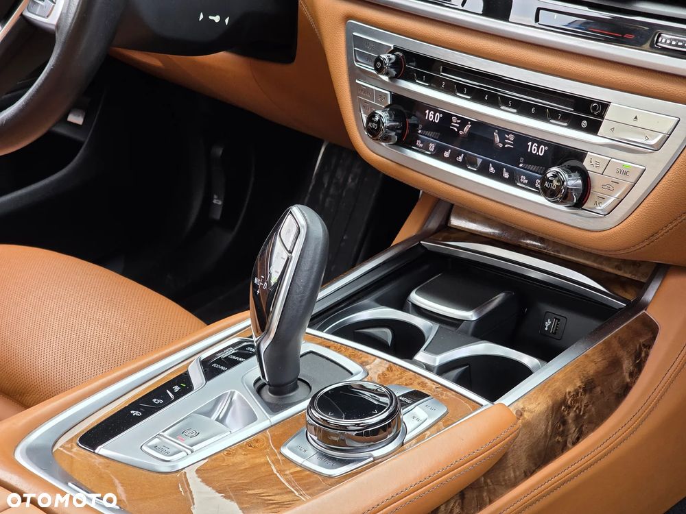 BMW Seria 7 750Li Edition Exclusive - 14