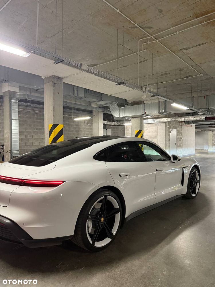 Porsche Taycan - 6